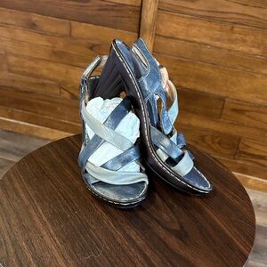 Source Unknown Elegant Black and Gray Heels Leather.